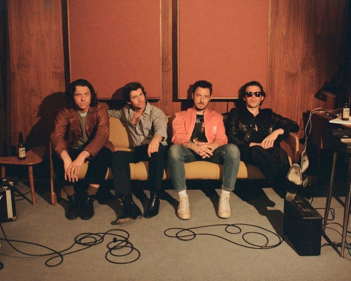 Nowy utwór Arctic Monkeys na "HELP(2)"