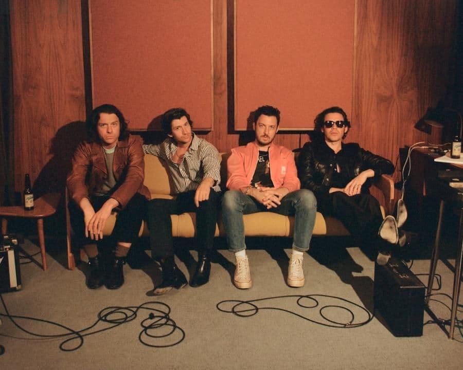 Arctic Monkeys w samochodzie