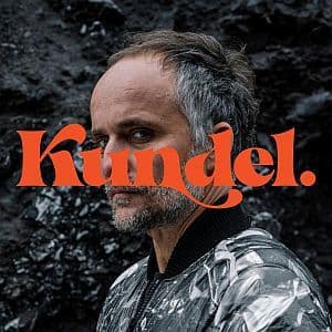 Przed czym ucieka Artur Rojek?