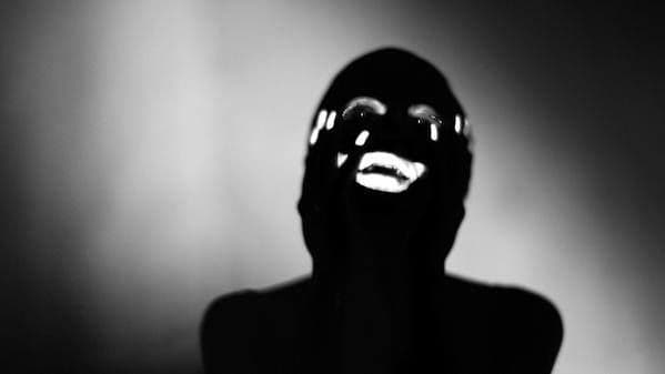 Janine Gezang (IAMX)